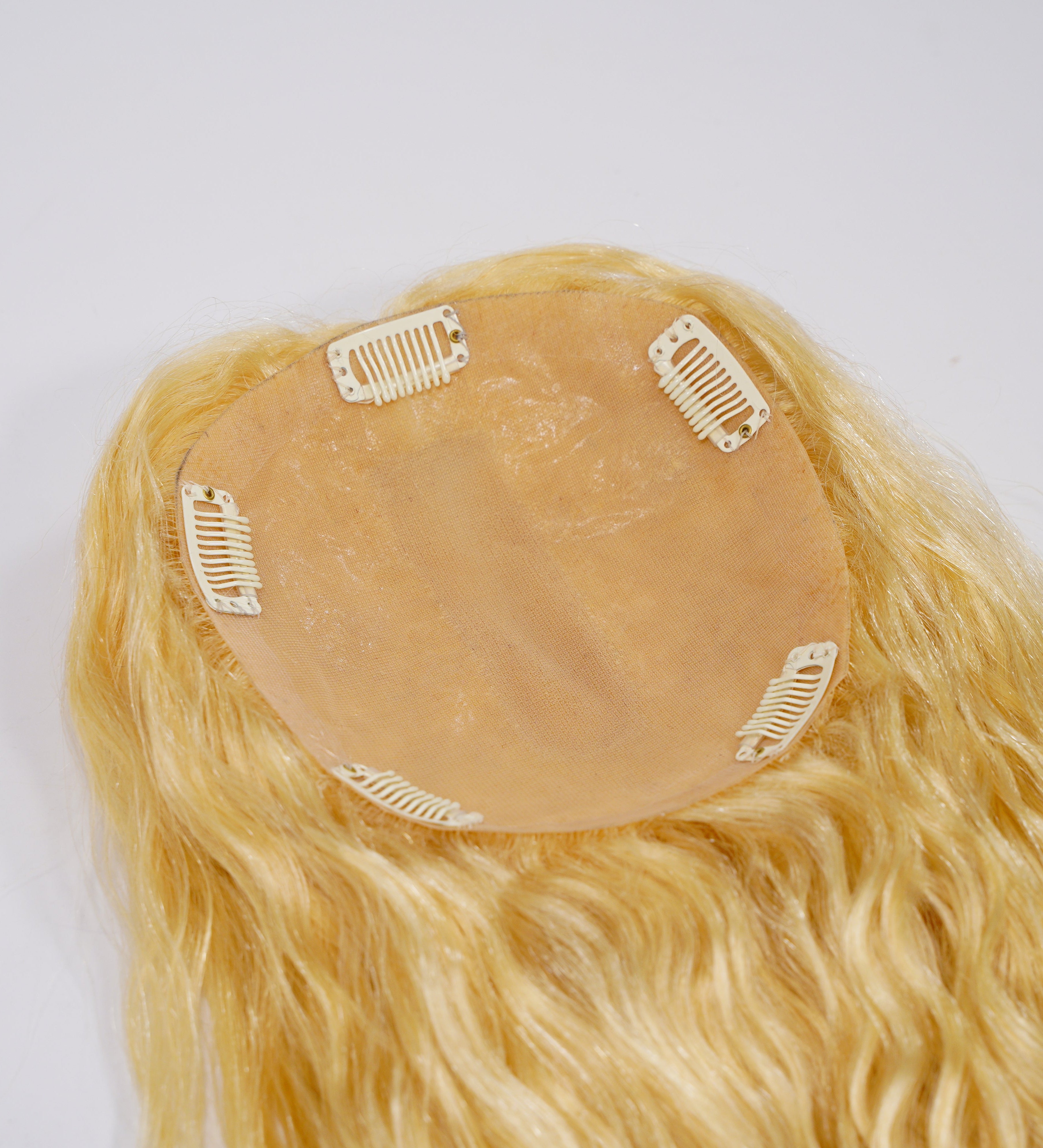 Wavy Topper / Platinum Blonde / 16" / 6 x 6.5