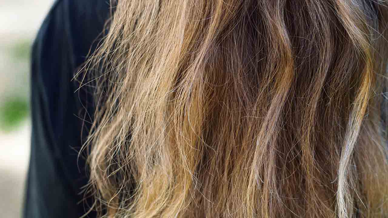 How to fix dry hair extensions